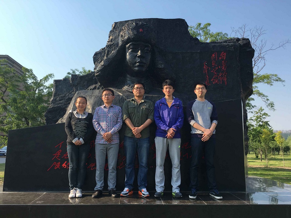 团队合影2.jpg